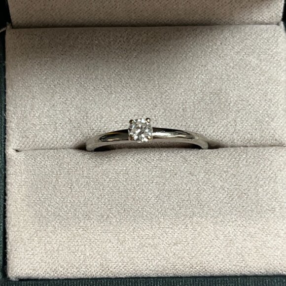 Jewelers Trade Shop 18k white gold diamond ring